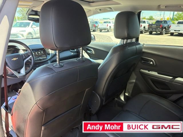 Used 2018 Chevrolet Trax LT w/ Sun & Sound Package FWD image 17