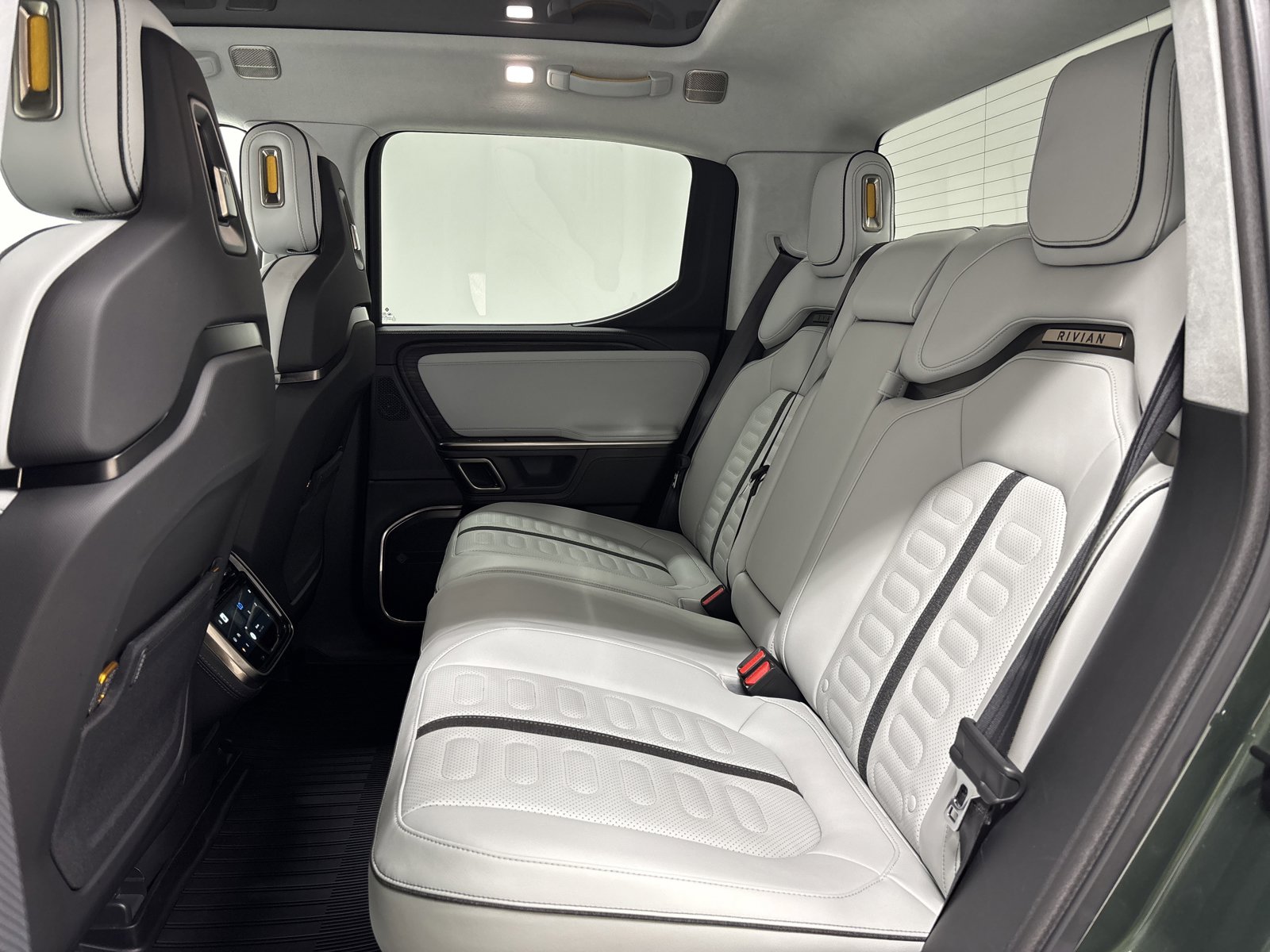 Used 2024 Rivian R1T Adventure image 21