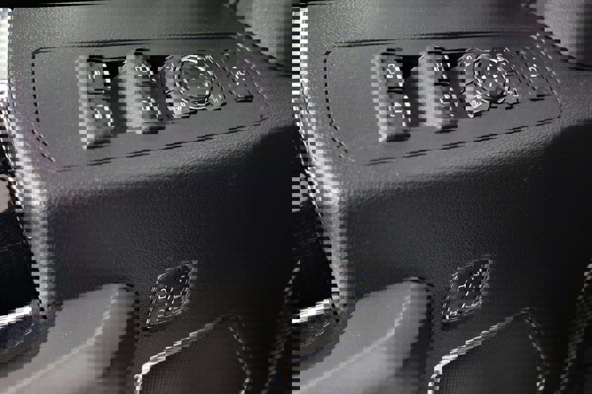 Used 2020 Ford F350 Platinum w/ FX4 Off-Road Package image 25