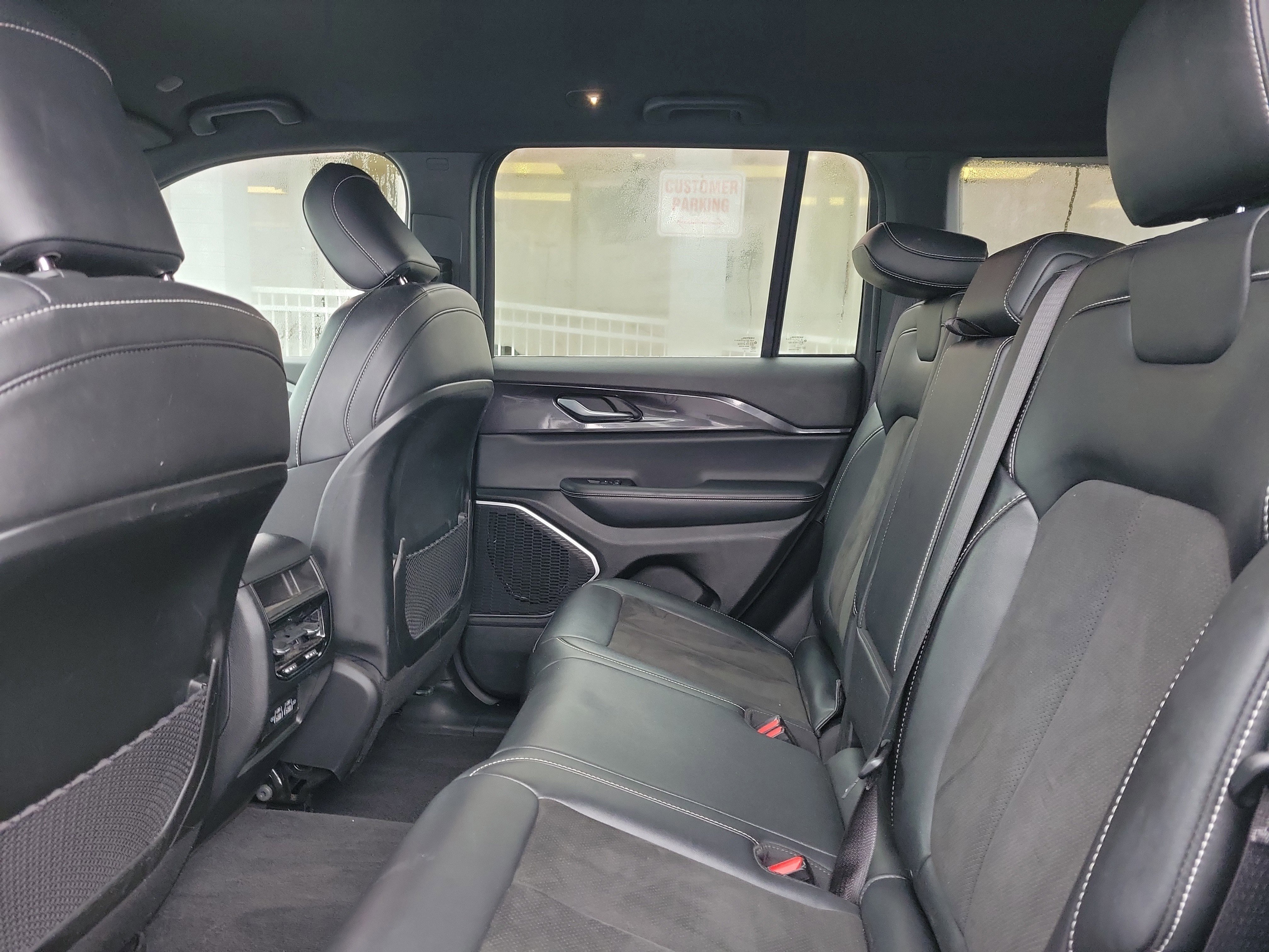 Used 2022 Jeep Grand Cherokee Altitude image 11