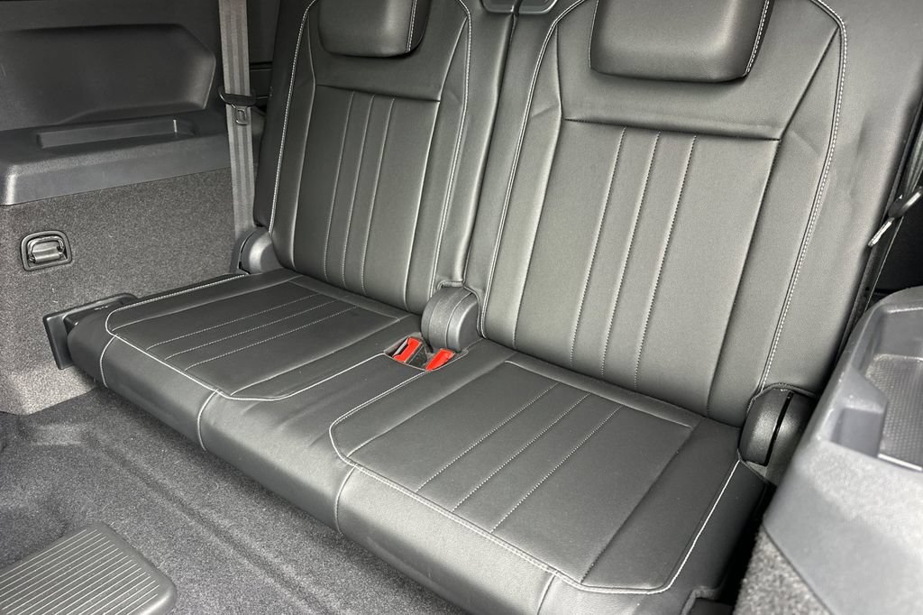 Used 2022 Volkswagen Tiguan SE R-Line FWD image 15