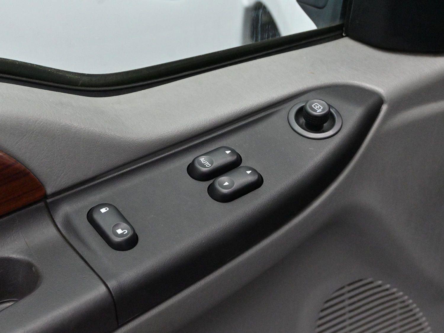 Used 2006 Ford F250 XLT image 8