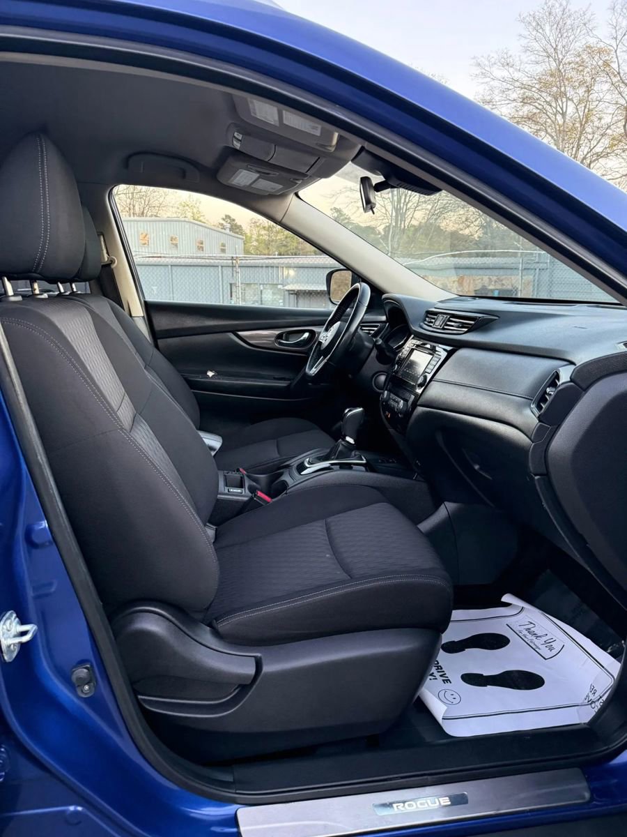 Used 2019 Nissan Rogue SV w/ Premium Package FWD image 8