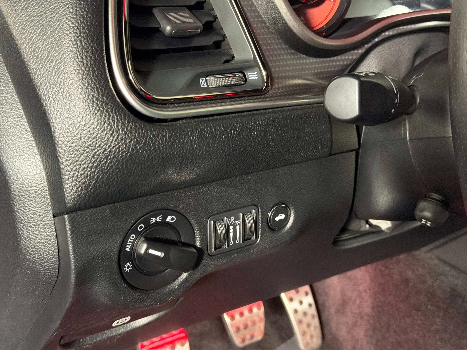 Used 2018 Dodge Challenger SRT Hellcat RWD image 31