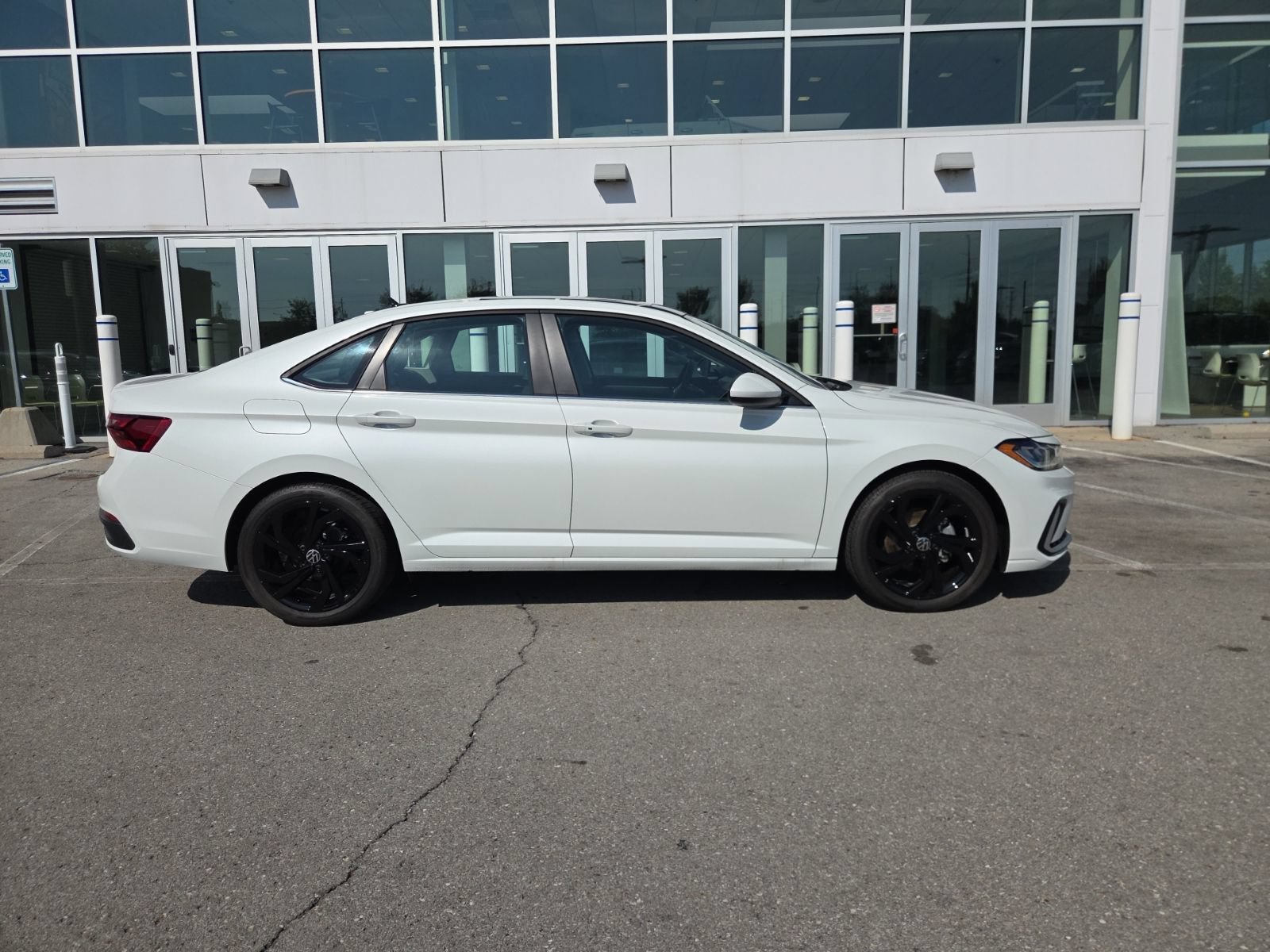 Used 2026 Volkswagen Jetta SE w/ Black Wheel Package FWD image 2