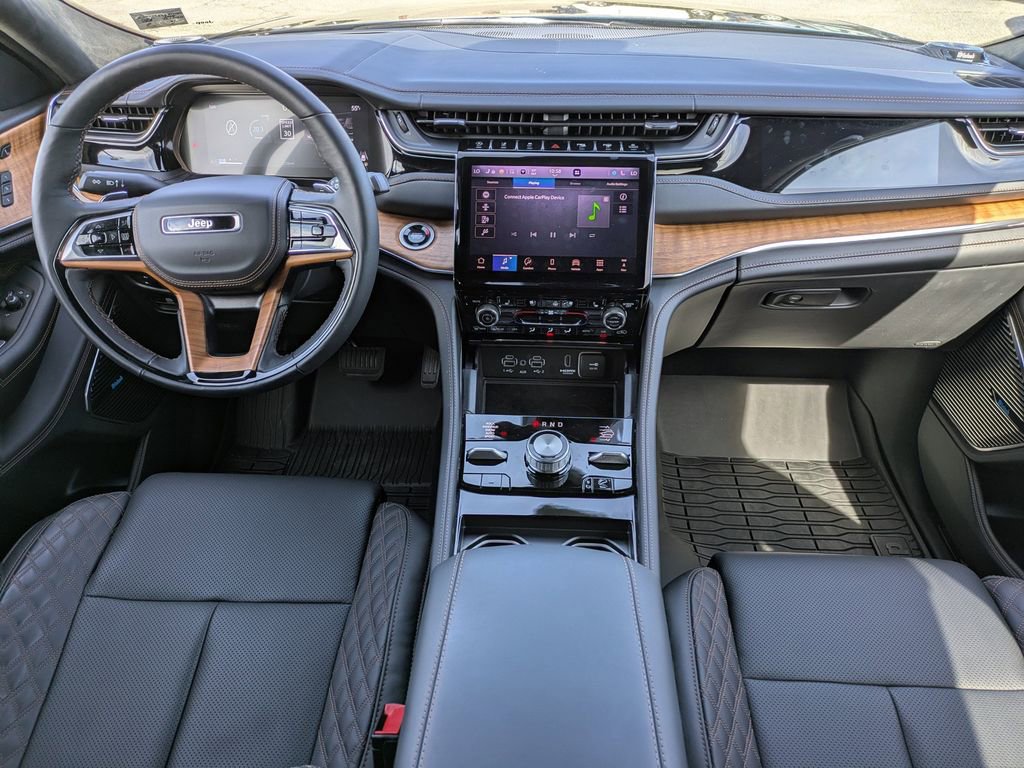 Used 2025 Jeep Grand Cherokee Summit AWD/4WD image 16