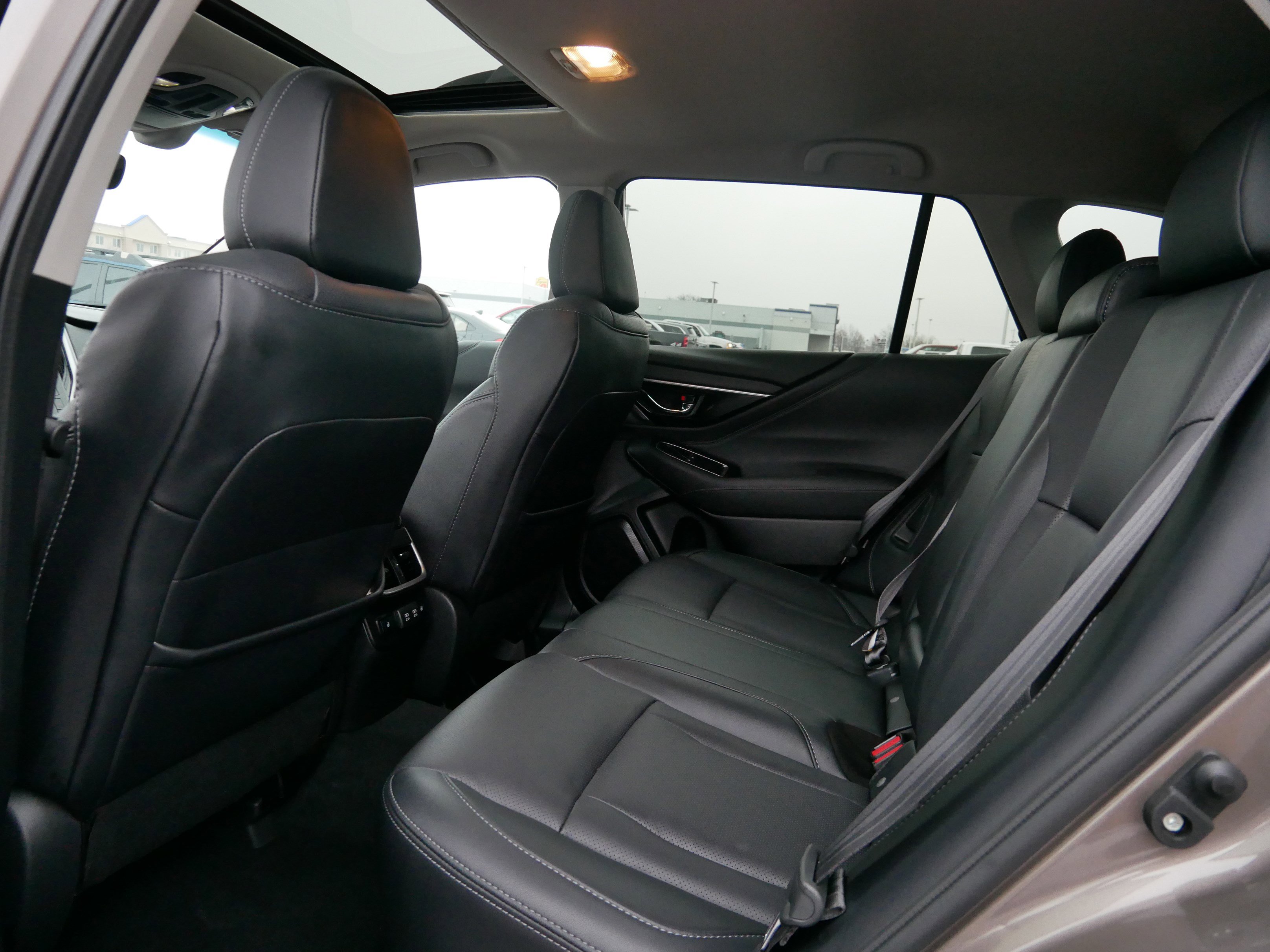 Used 2022 Subaru Outback Limited XT image 33