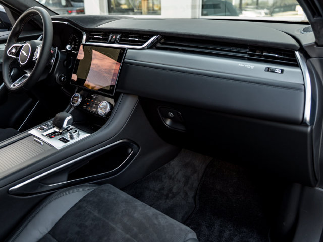 New 2026 Jaguar F-PACE SVR AWD/4WD image 38