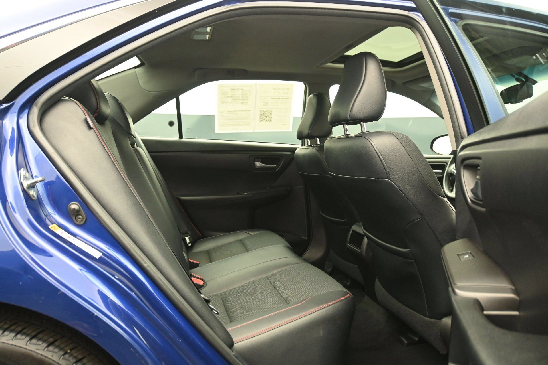 Used 2016 Toyota Camry SE w/ Moonroof Package FWD image 14