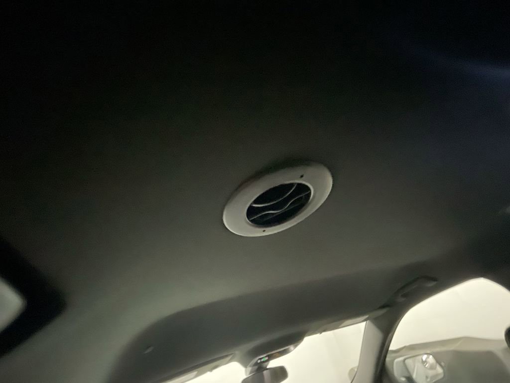 Used 2023 Chevrolet Traverse LT image 20