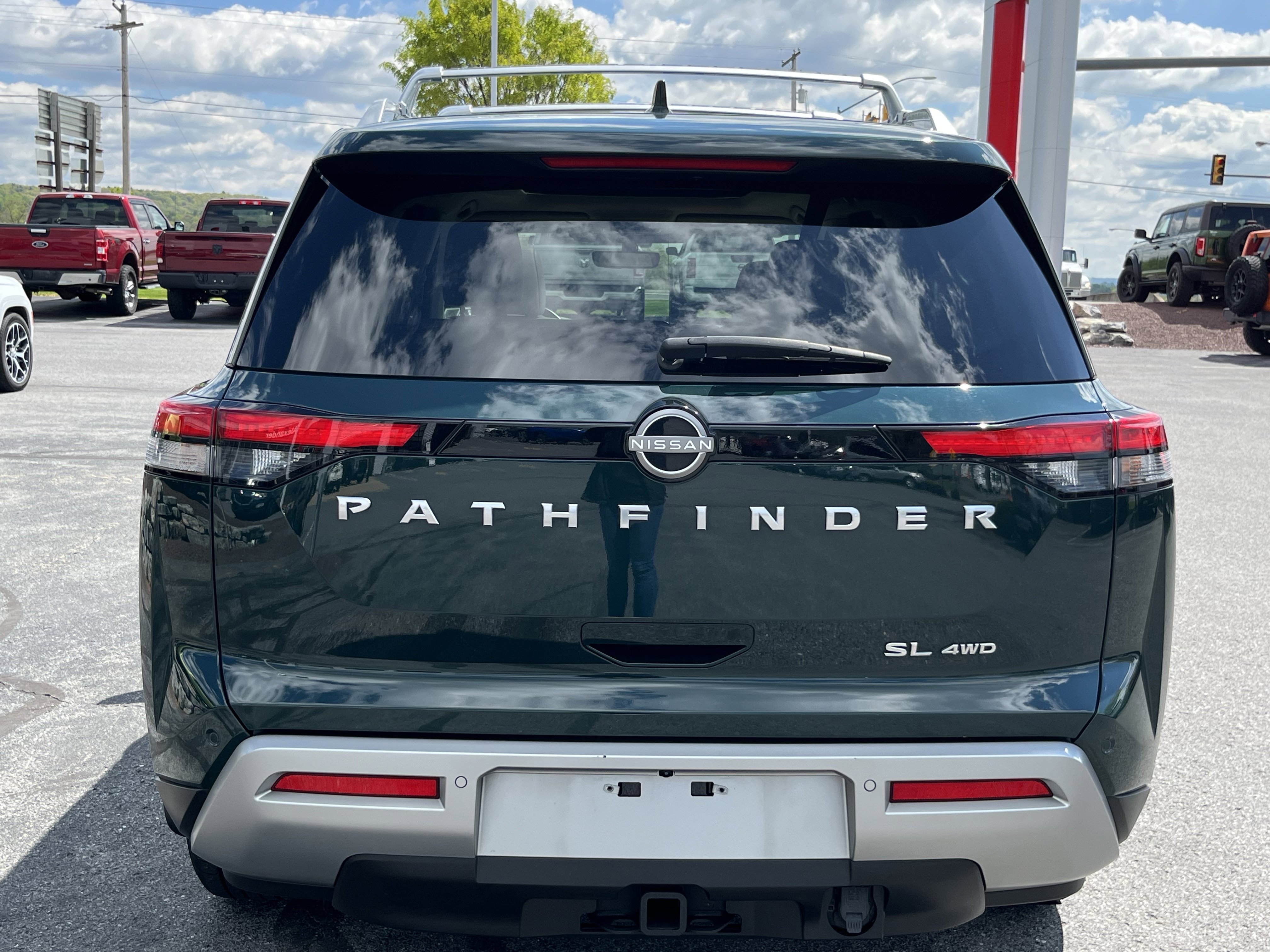 Used 2023 Nissan Pathfinder SL w/ SL Premium Package AWD/4WD image 6