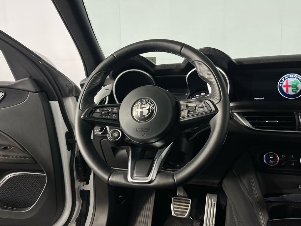 Used 2023 Alfa Romeo Stelvio Sprint image 14