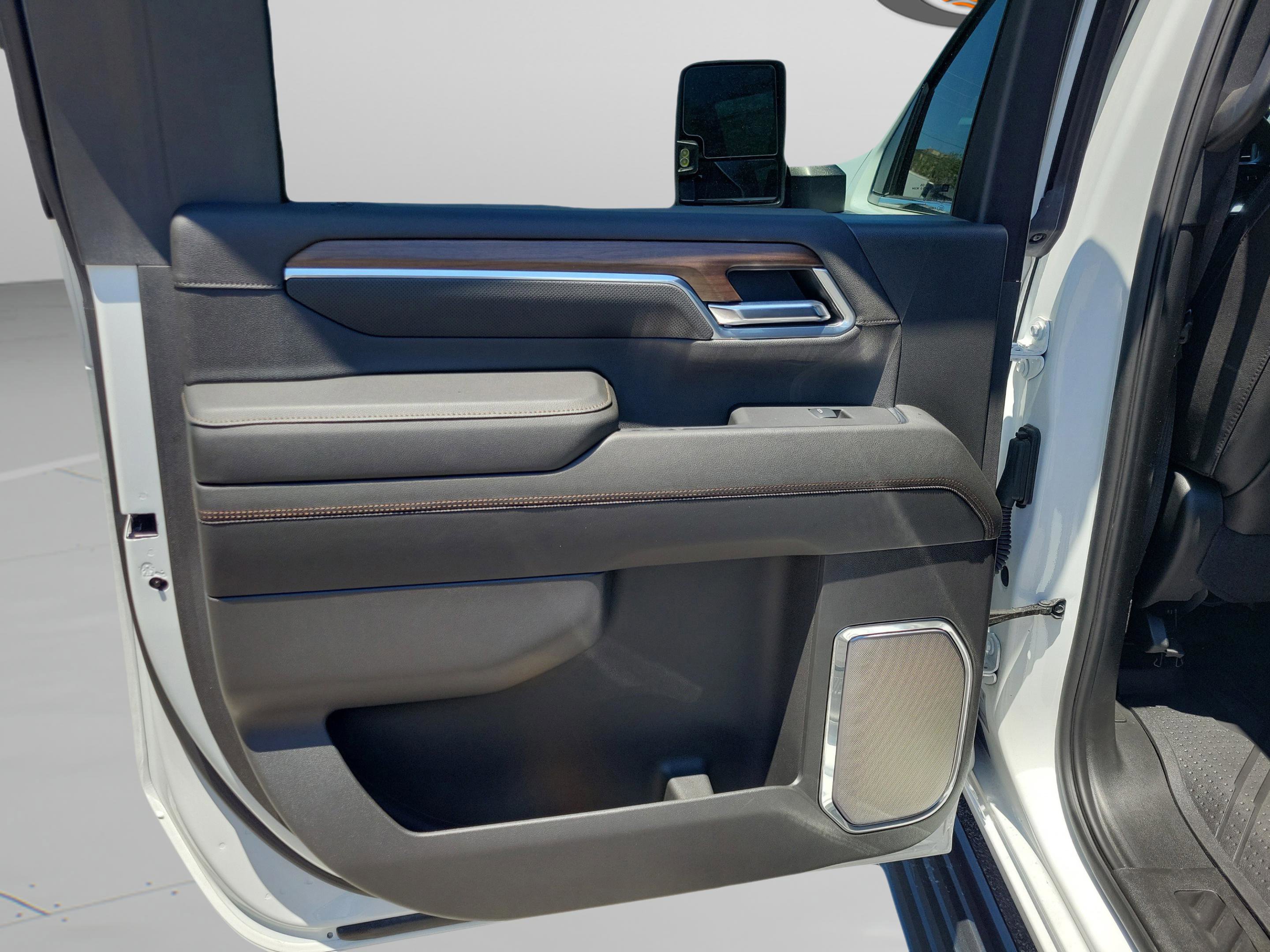 Used 2024 Chevrolet Silverado 2500 High Country w/ High Country Premium Package AWD/4WD image 13