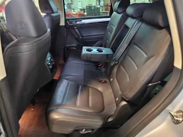 Used 2017 Volkswagen Touareg Sport AWD/4WD image 8