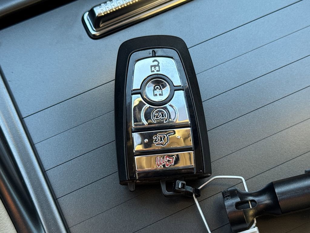 Used 2025 Lincoln Nautilus Reserve image 2