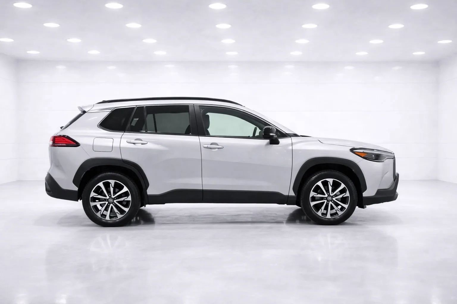 Used 2025 Toyota Corolla Cross XLE w/ Convenience Package image 6