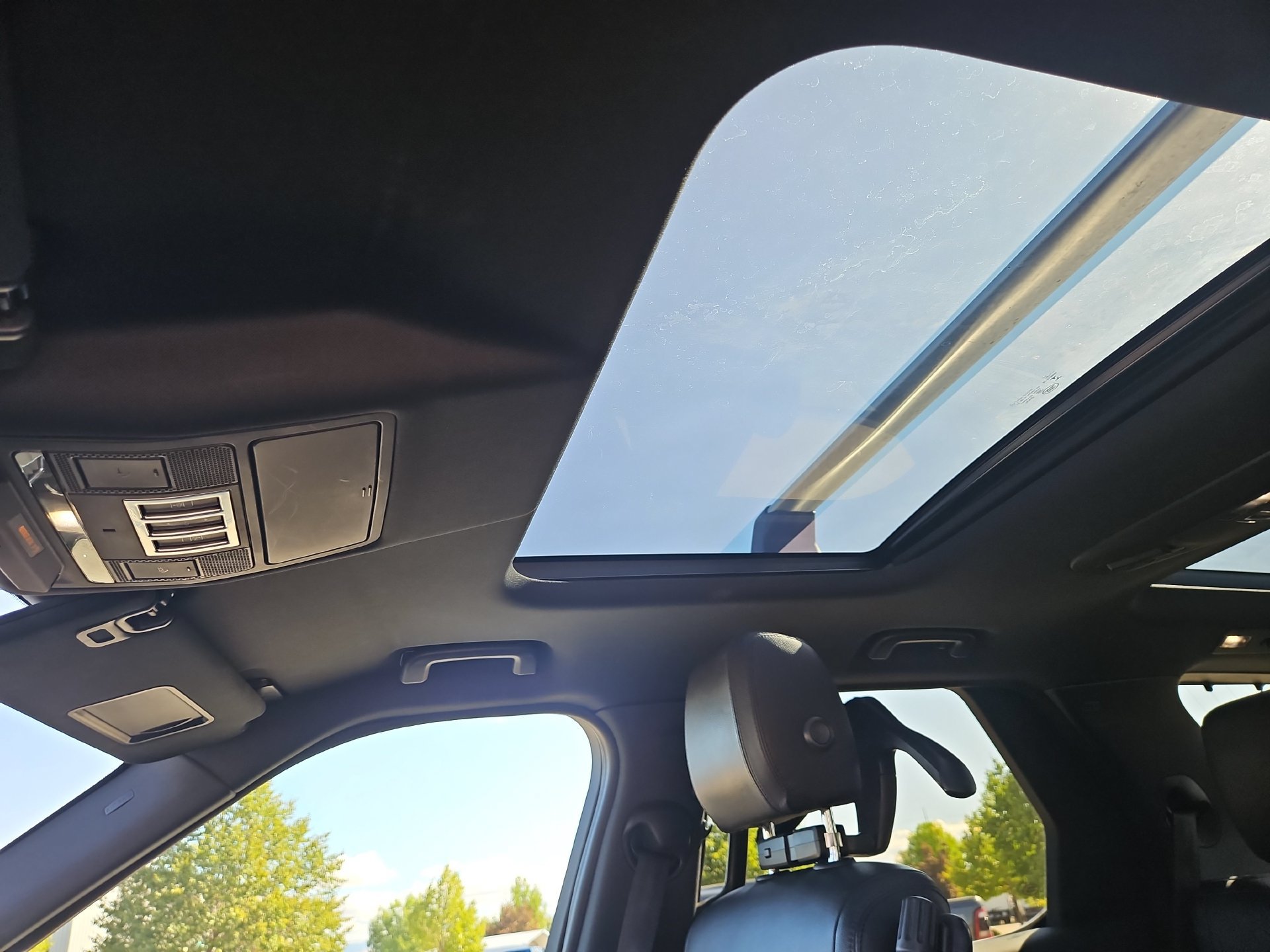 Used 2019 Land Rover Discovery HSE AWD/4WD image 14