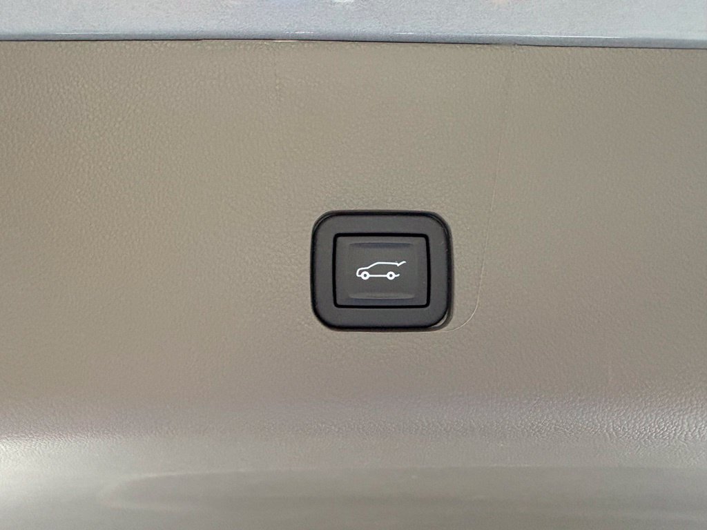Used 2020 Chevrolet Traverse Premier AWD/4WD image 58