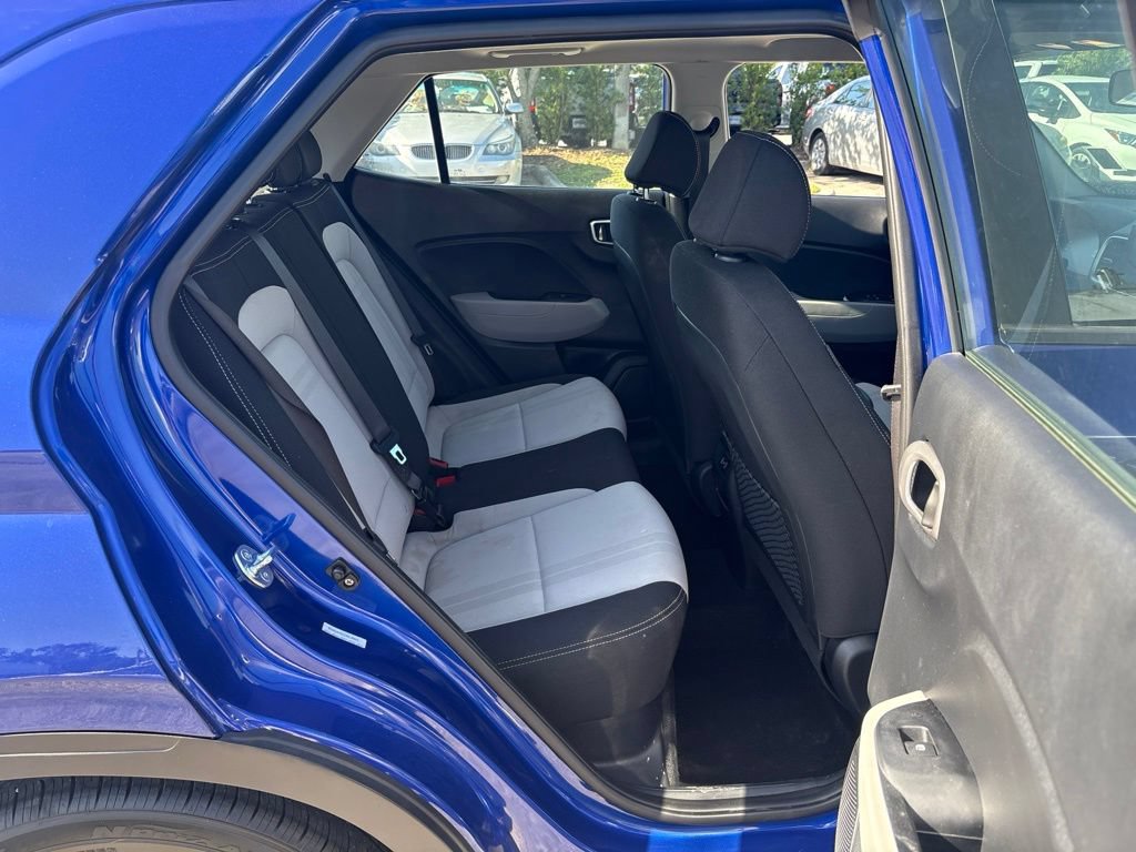 Used 2025 Hyundai Venue SEL FWD image 12