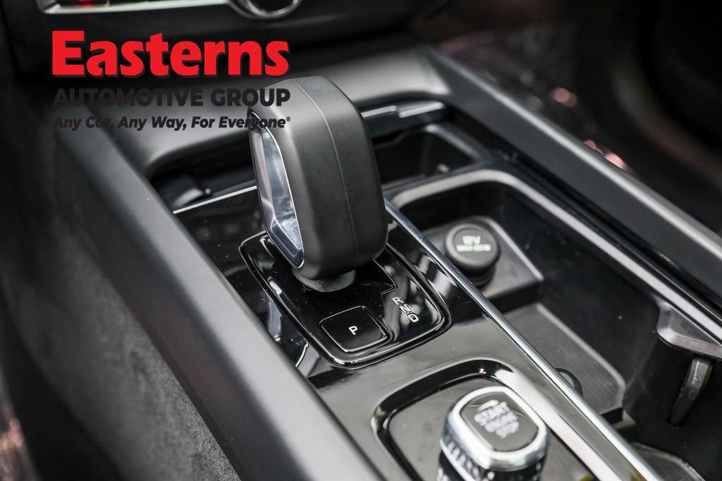 Used 2023 Volvo XC60 B5 Core image 13