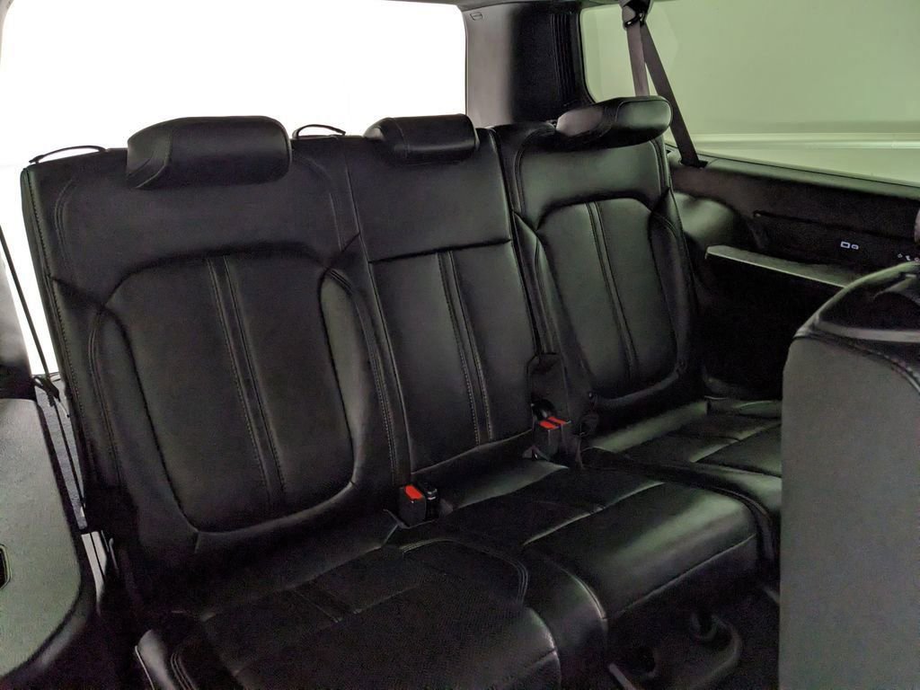 Used 2025 Jeep Wagoneer L Series II w/ 8-pass Seating Package AWD/4WD image 23