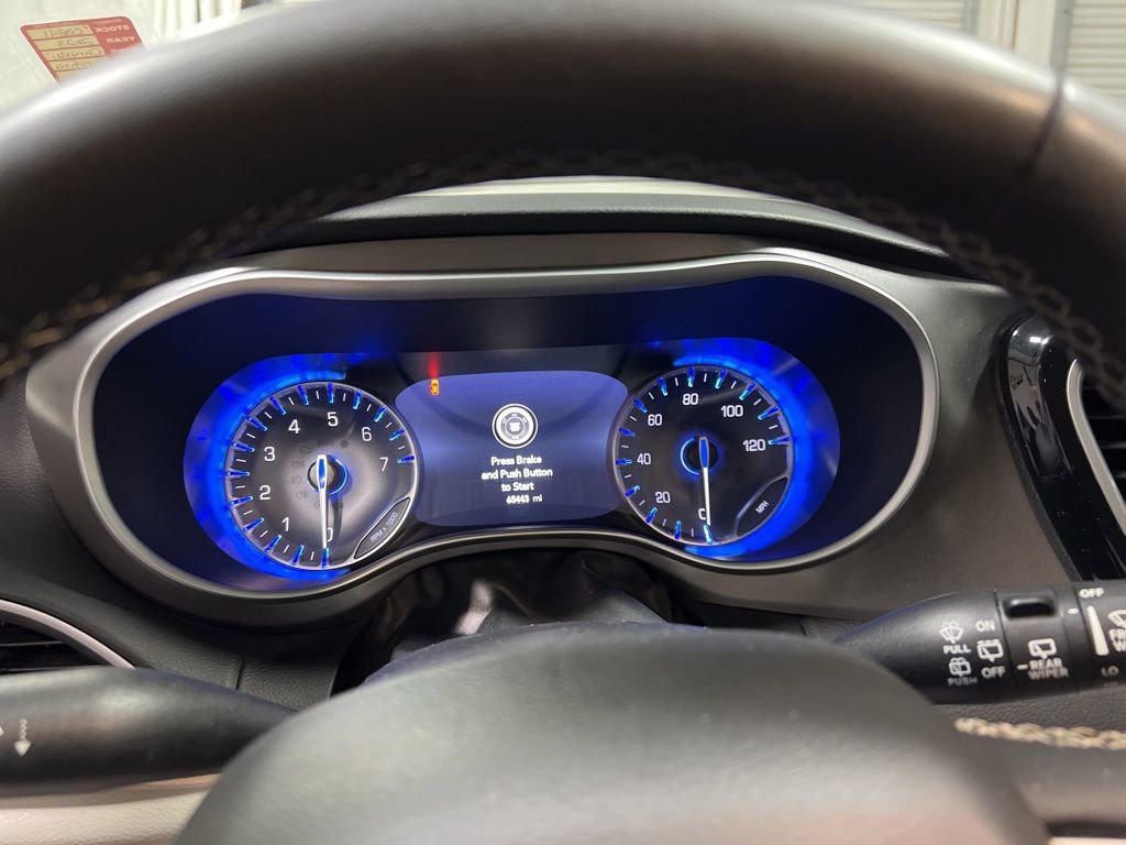 Used 2023 Chrysler Pacifica Touring-L image 24