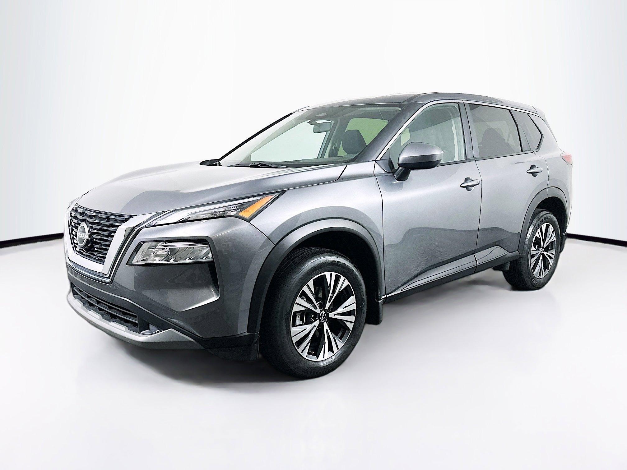 Used 2023 Nissan Rogue SV image 3