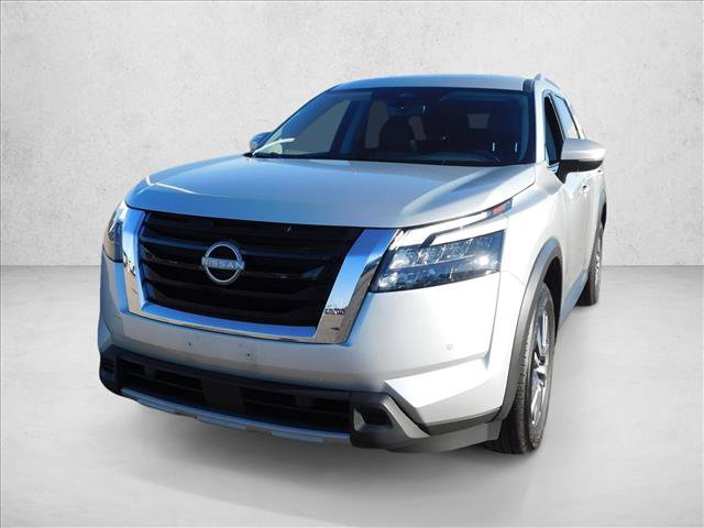 Used 2025 Nissan Pathfinder SL FWD image 2