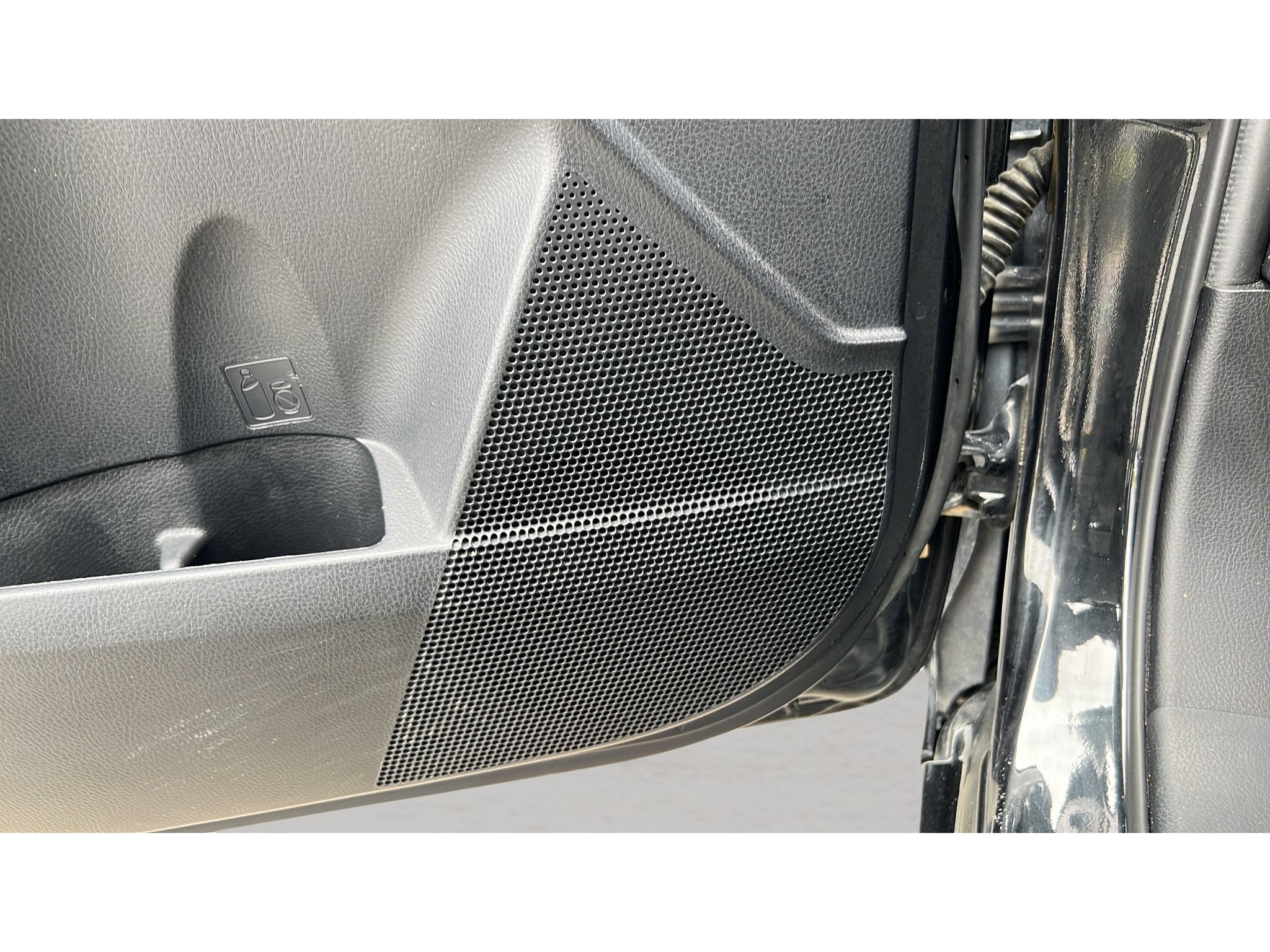Used 2017 Toyota Corolla LE w/ Carpet Mat Package (TMS) FWD image 27