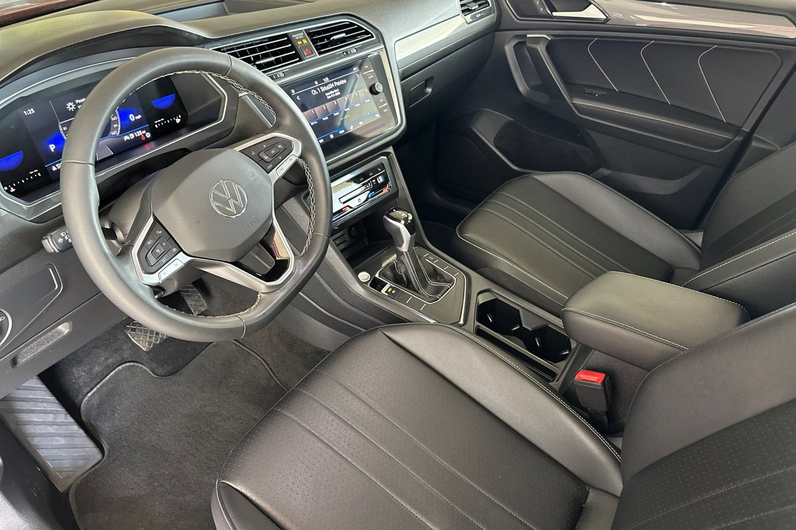 Used 2023 Volkswagen Tiguan SE FWD image 10