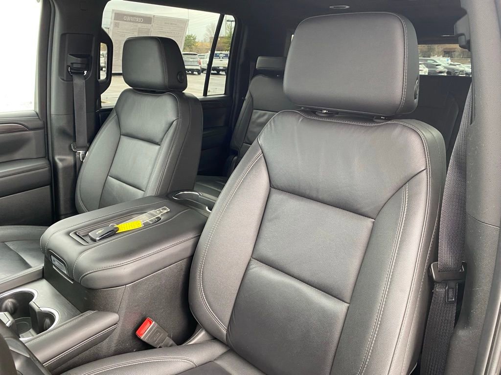 Used 2024 Chevrolet Suburban LT image 12