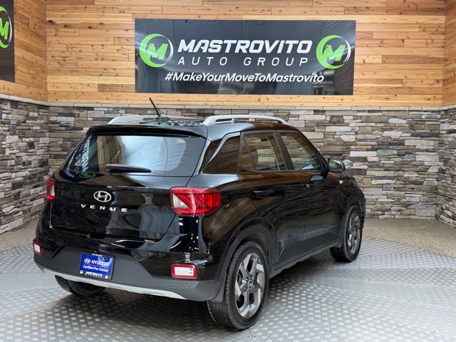 Used 2023 Hyundai Venue SEL FWD image 9