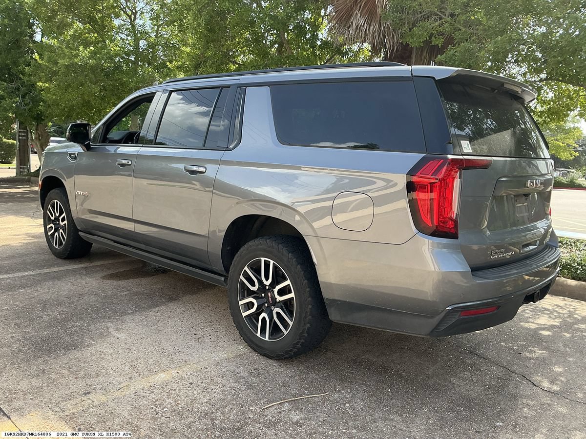 Used 2021 GMC Yukon XL AT4 w/ AT4 Premium Plus Package AWD/4WD image 4