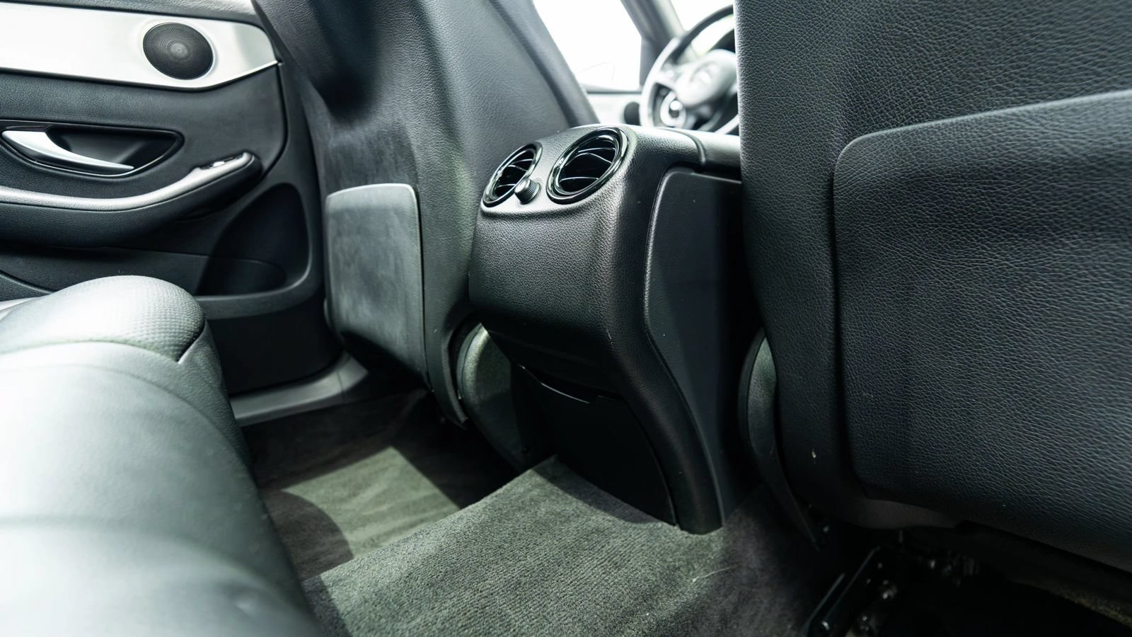 Used 2019 Mercedes-Benz GLC 300 4MATIC w/ Premium Package image 21