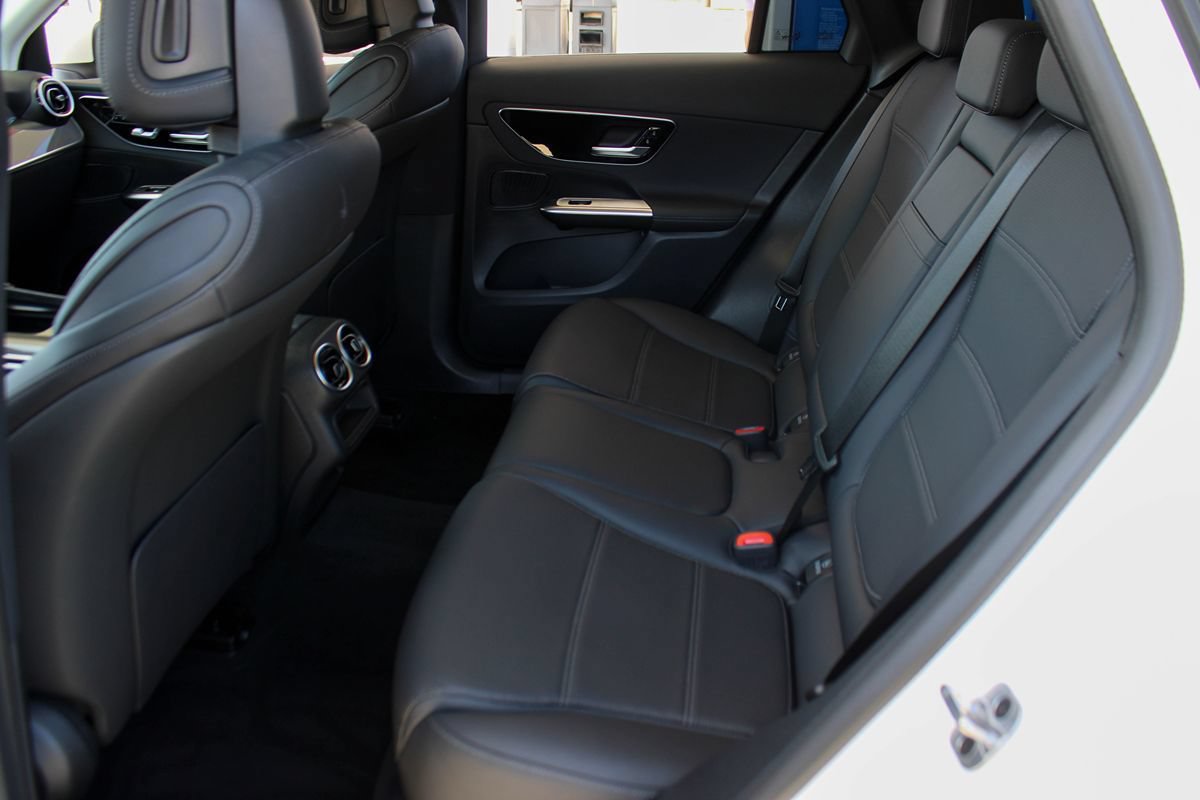 Used 2025 Mercedes-Benz GLC 350e 4MATIC image 18
