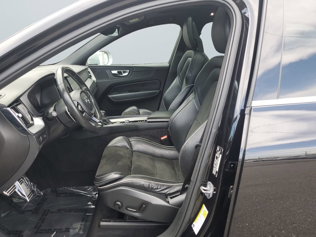 Used 2018 Volvo XC60 T6 R-Design w/ Convenience Package AWD/4WD image 9
