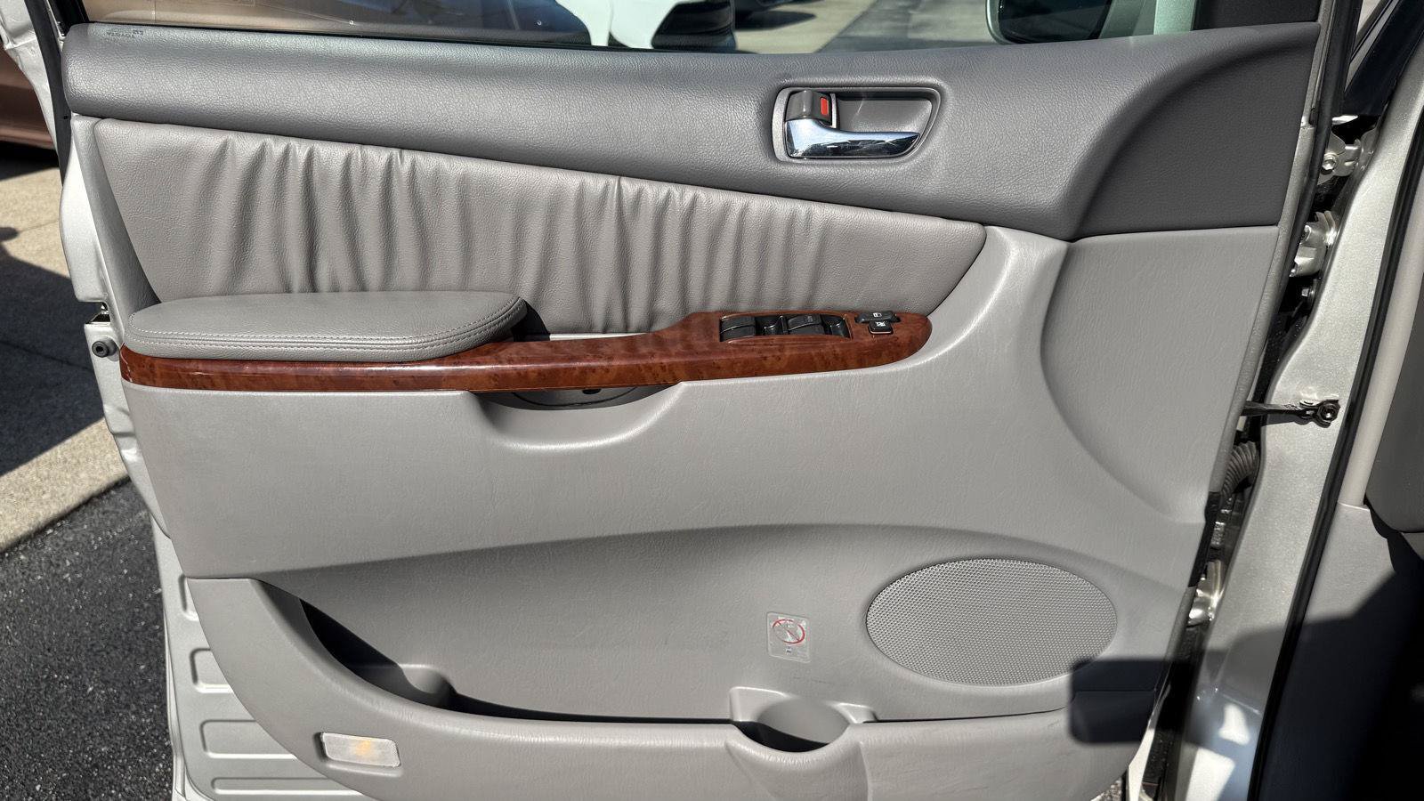 Used 2004 Toyota Sienna XLE Limited FWD image 27