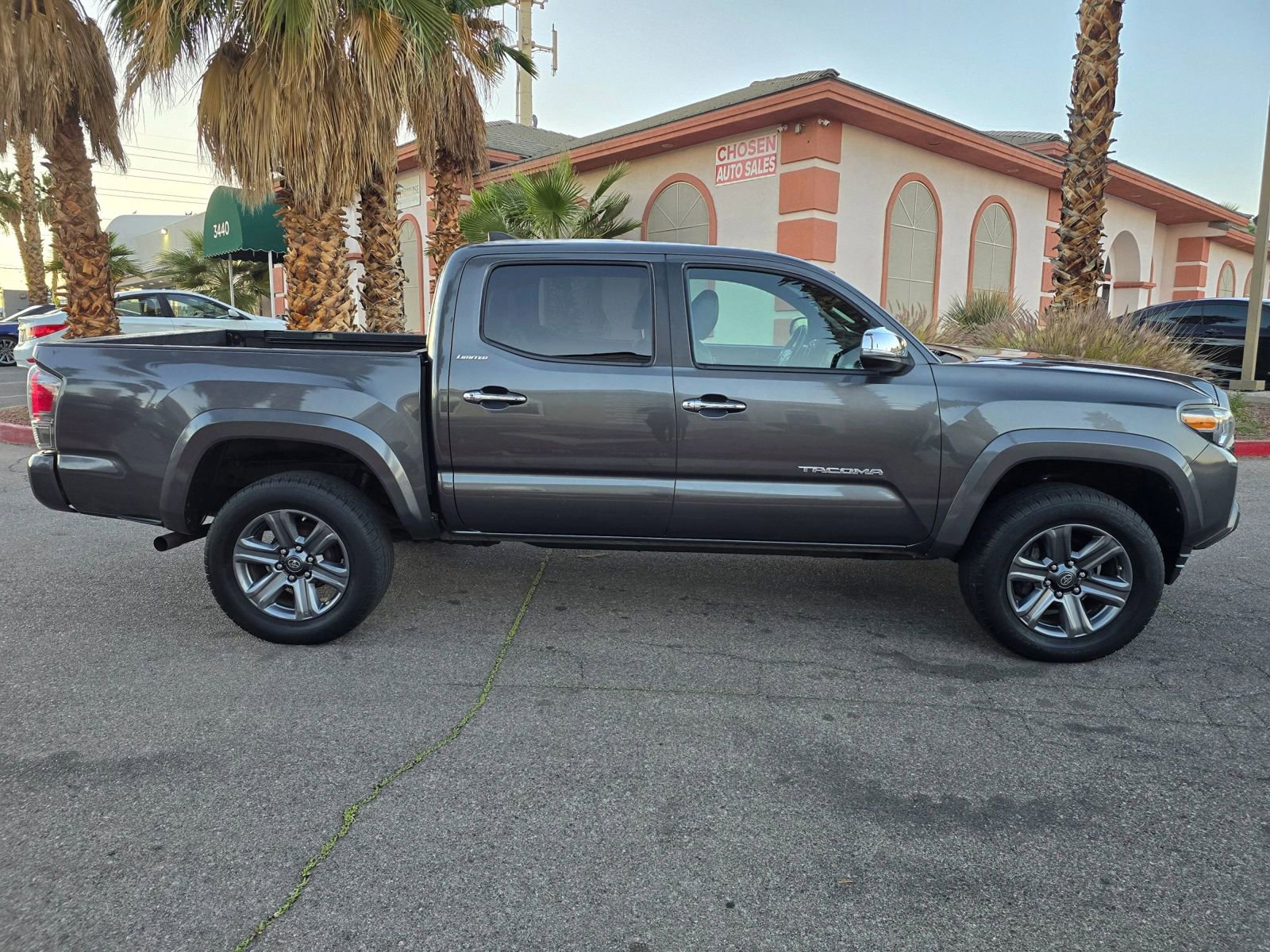 Used 2016 Toyota Tacoma Limited w/ Towing Package RWD image 8