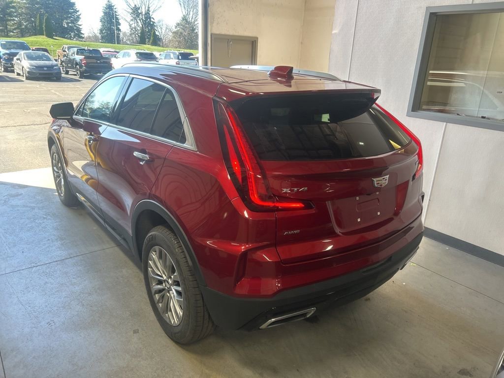 Used 2024 Cadillac XT4 Premium Luxury image 4
