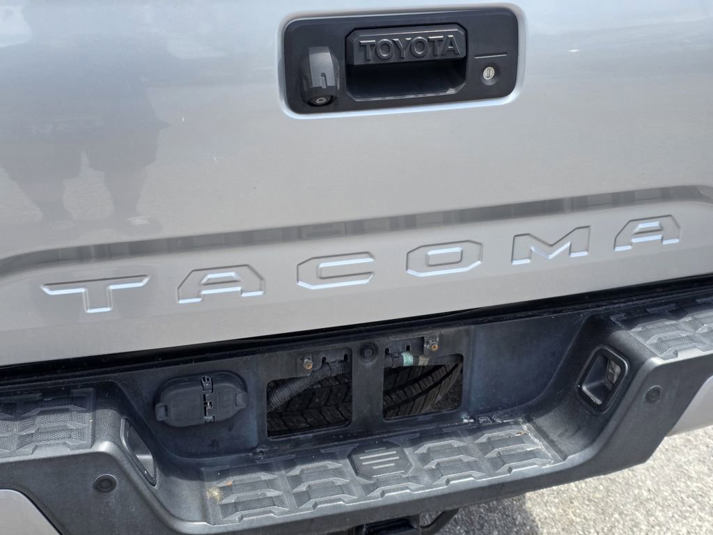 Used 2016 Toyota Tacoma Limited w/ Towing Package AWD/4WD image 8