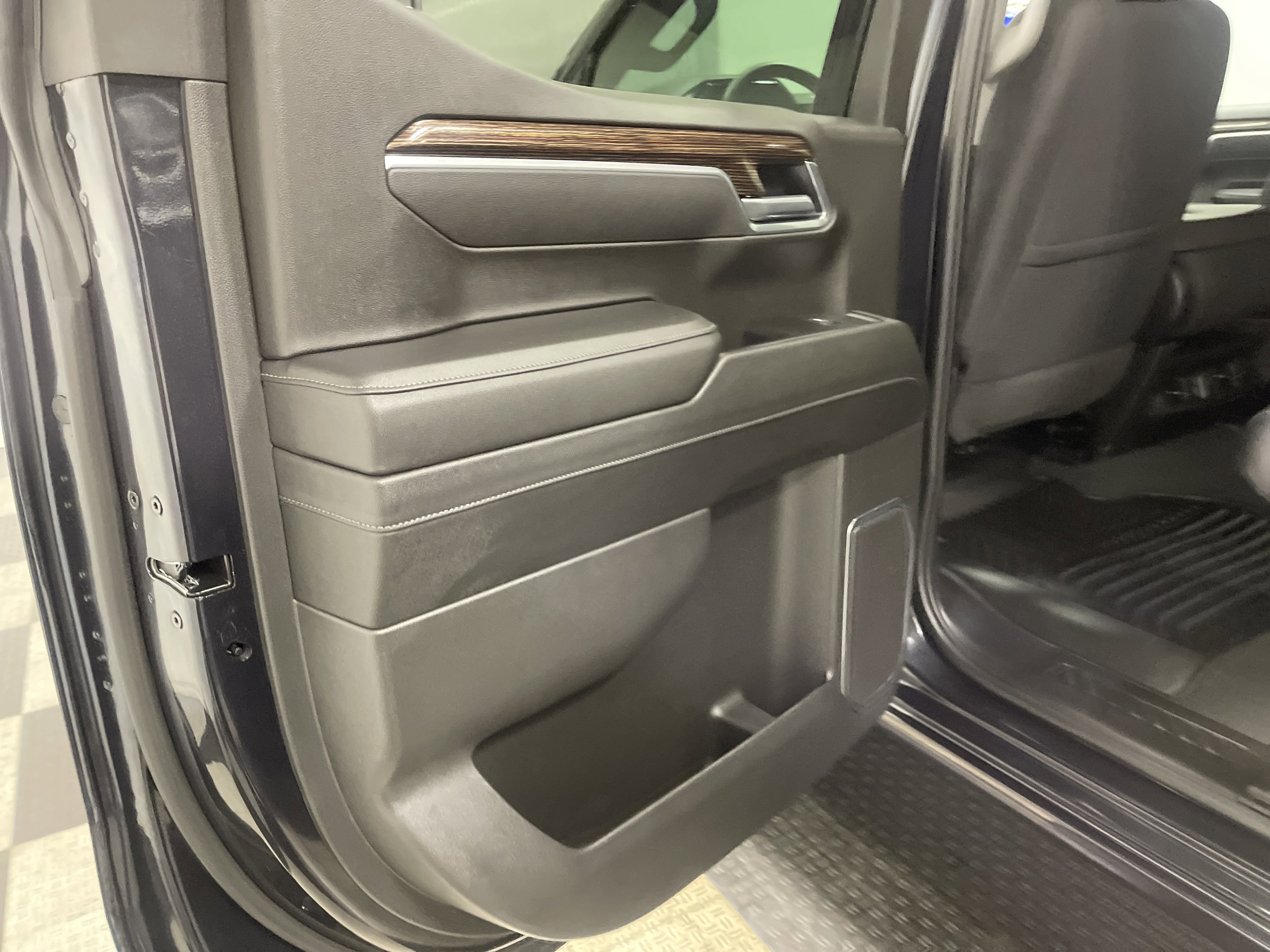 Used 2025 GMC Sierra 1500 Elevation image 13