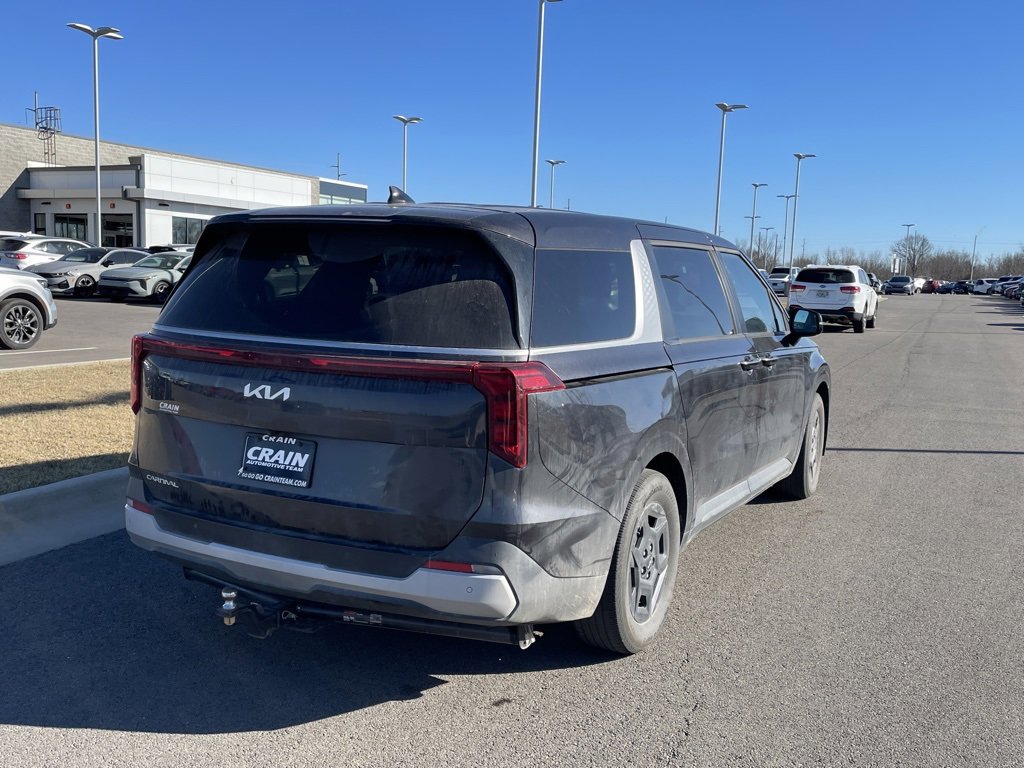 Certified 2025 Kia Carnival image 7