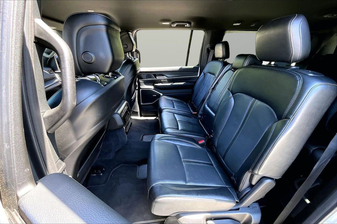 Used 2024 Jeep Wagoneer L Series II w/ Flexible Seating Group AWD/4WD image 22