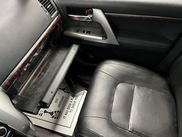 Used 2014 Toyota Land Cruiser image 40