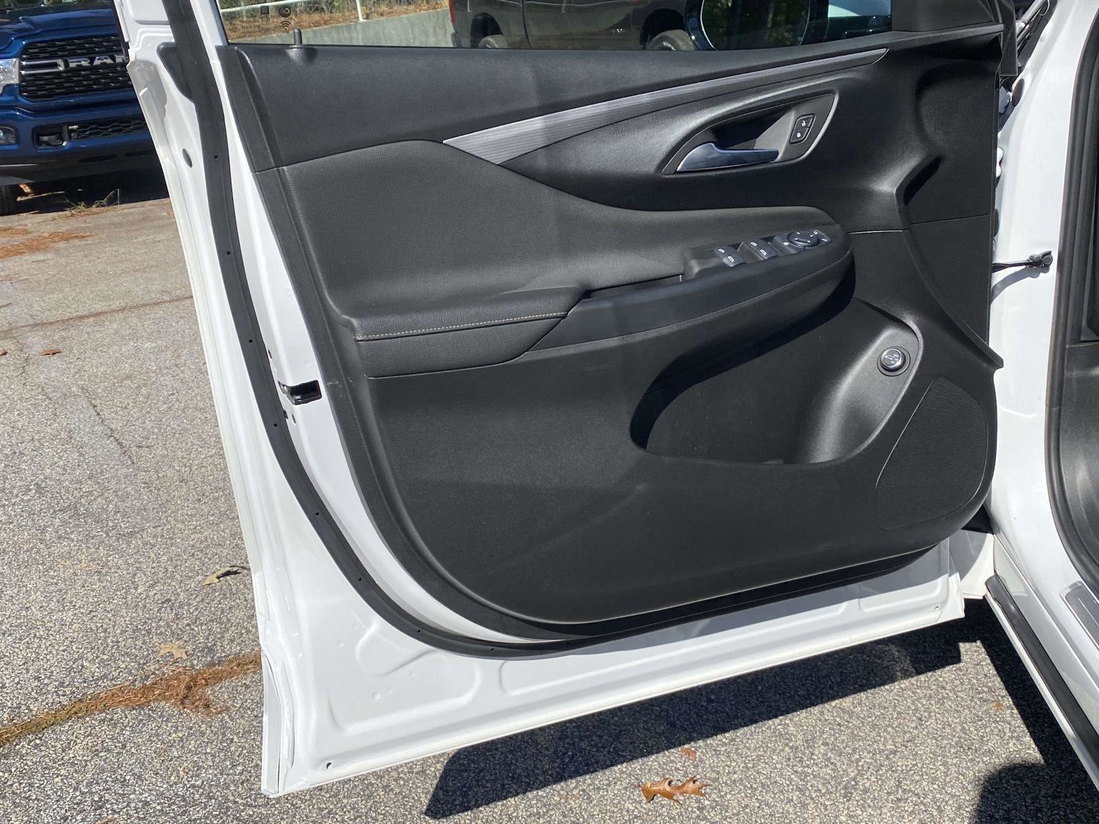 Used 2025 Buick Envista Avenir image 17