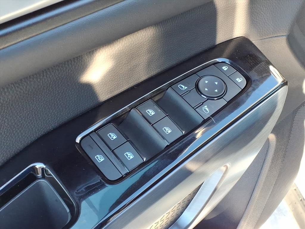 New 2025 Nissan Pathfinder SL image 24