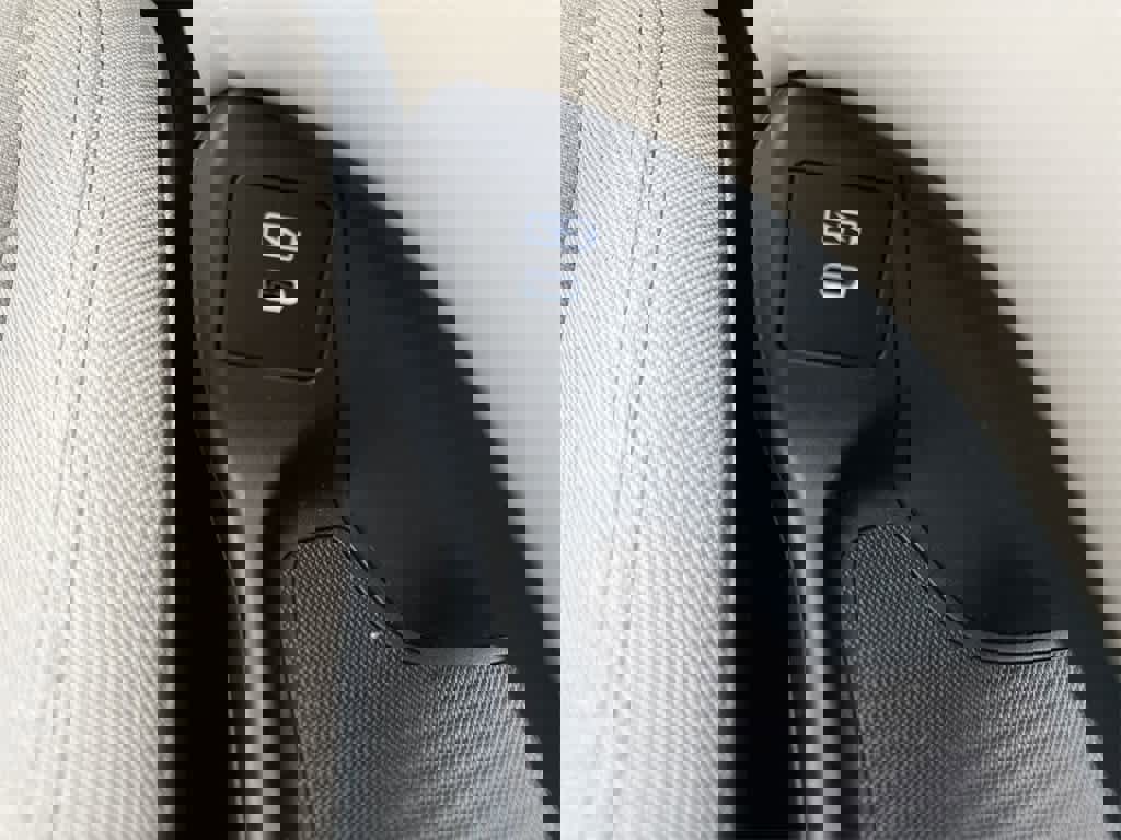 Certified 2025 Honda HR-V LX image 31