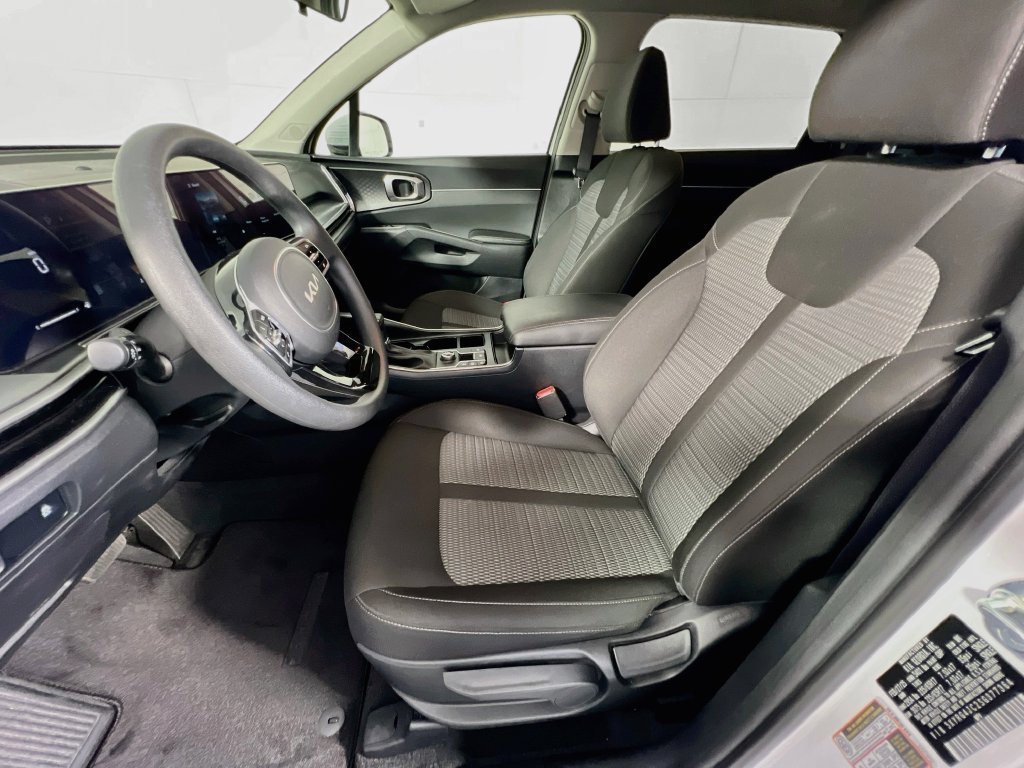 Certified 2025 Kia Sorento LX FWD image 21