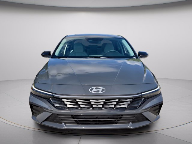 New 2026 Hyundai Elantra SEL Sport FWD image 3
