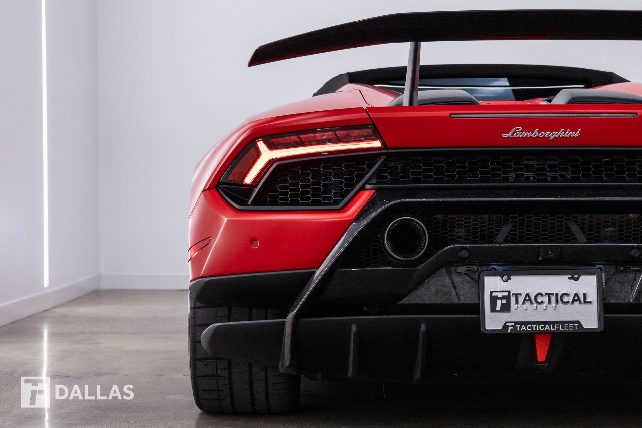 Used 2018 Lamborghini Huracan Performante AWD/4WD image 16